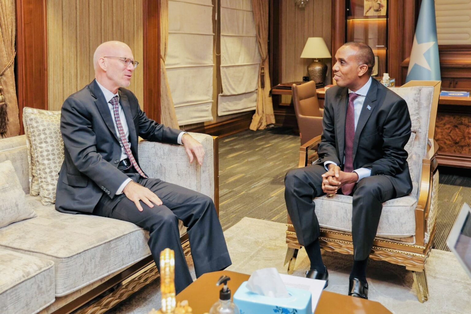 Ra’iisul wasaare Xamse oo xafiiskiisa kulan kula qaatay ergayga gaarka ah re QM James Swan