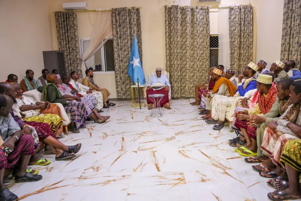 Aaden Madoobe oo la kulmay Odayaasha Koonfur Galbeed