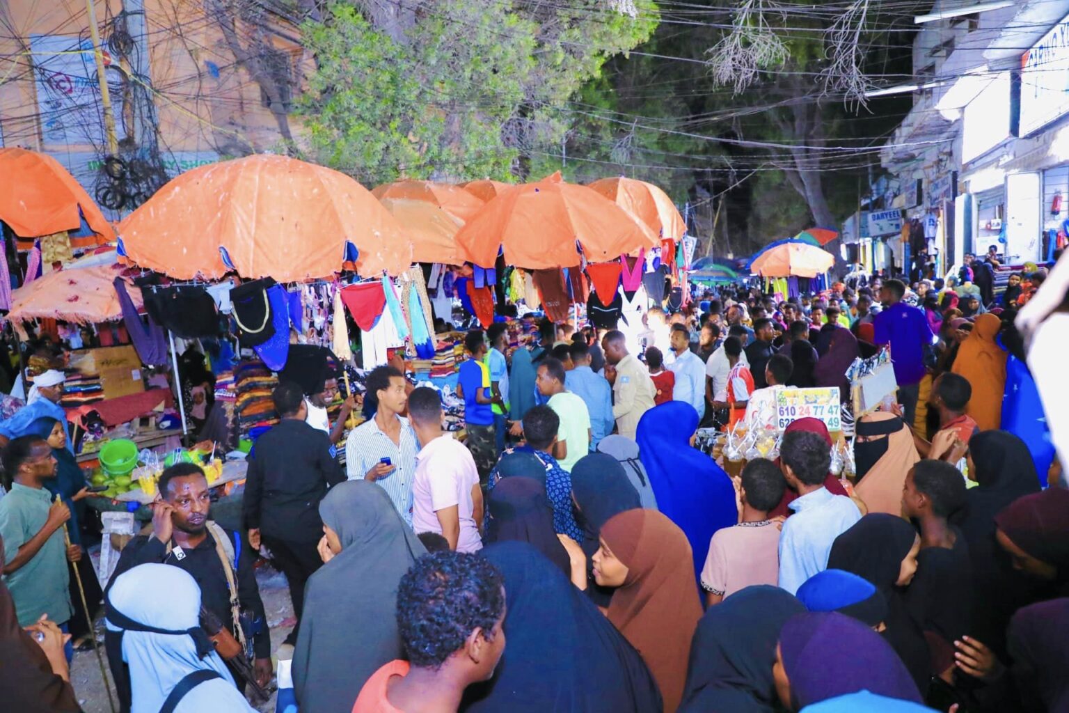 U diyaar garowga Ciidul Fidriga oo laga dareemayo Suuqyada Muqdisho