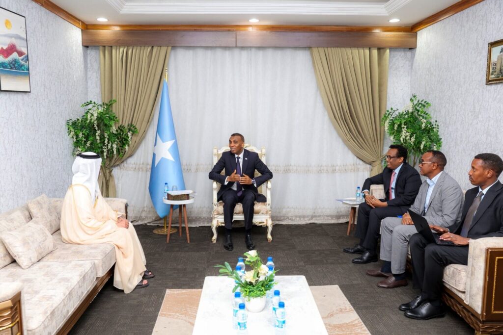 RW Xasme oo Xafiiskiisa ku qaabilay Safiirka Imaaraadka