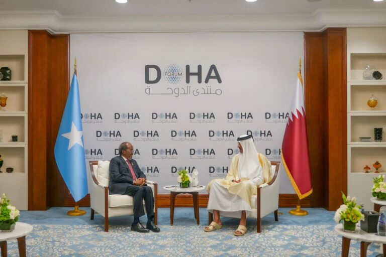 Maxey ka wada Hadleen Madaxweyne Xasan Sheekh iyo Amiirka dalka Qatar