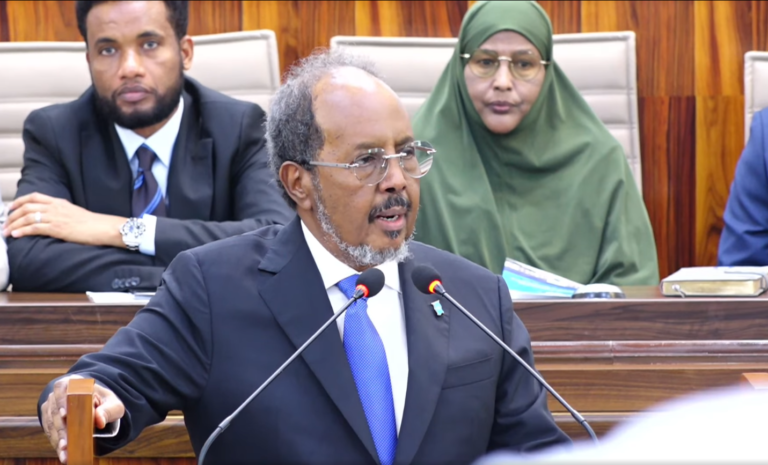 Madaxweyne Xasan Sheekh oo lagu wado inuu maanta hortago Barlamanka