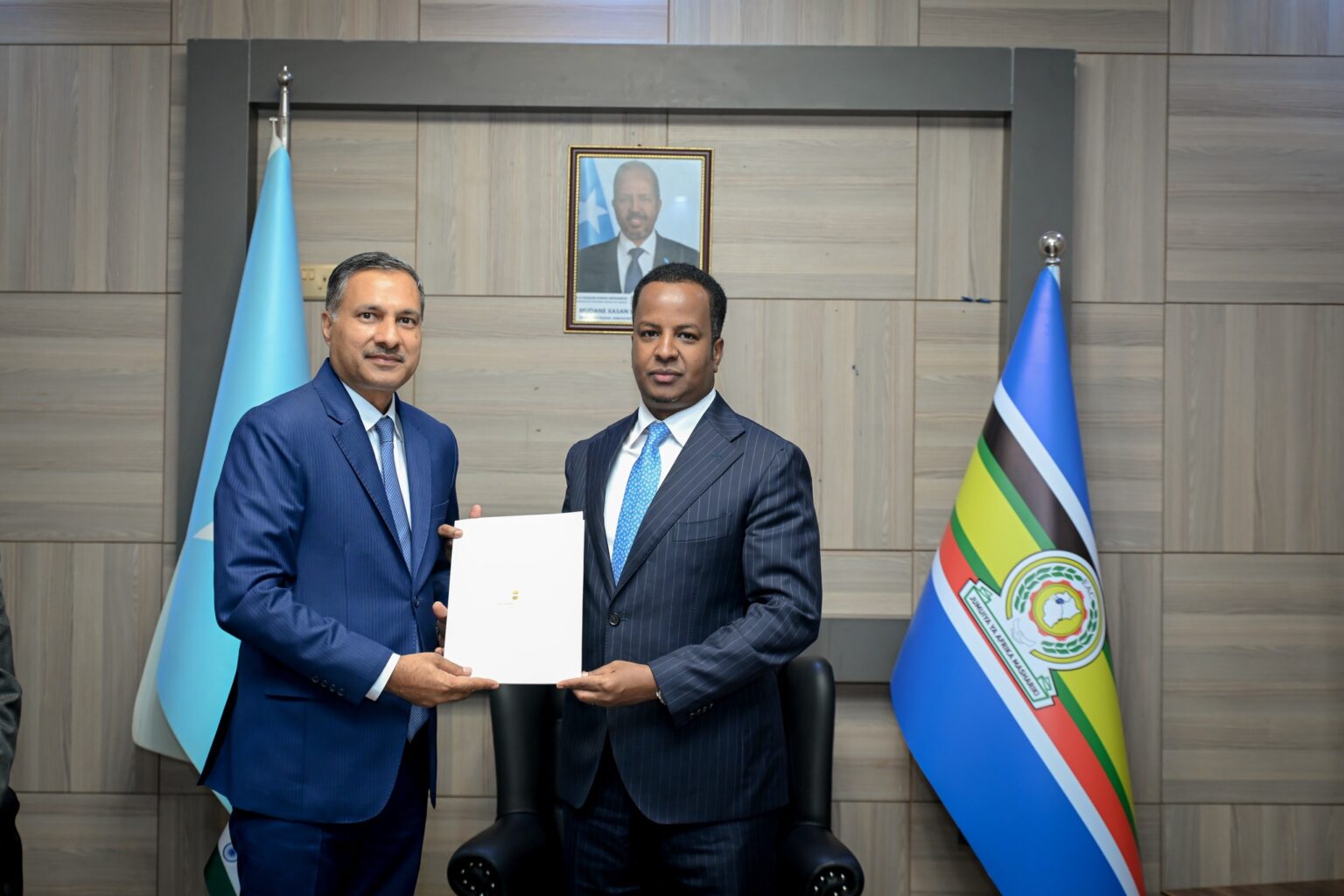India envoy presents credentials in Somalia, signals expanded cooperation