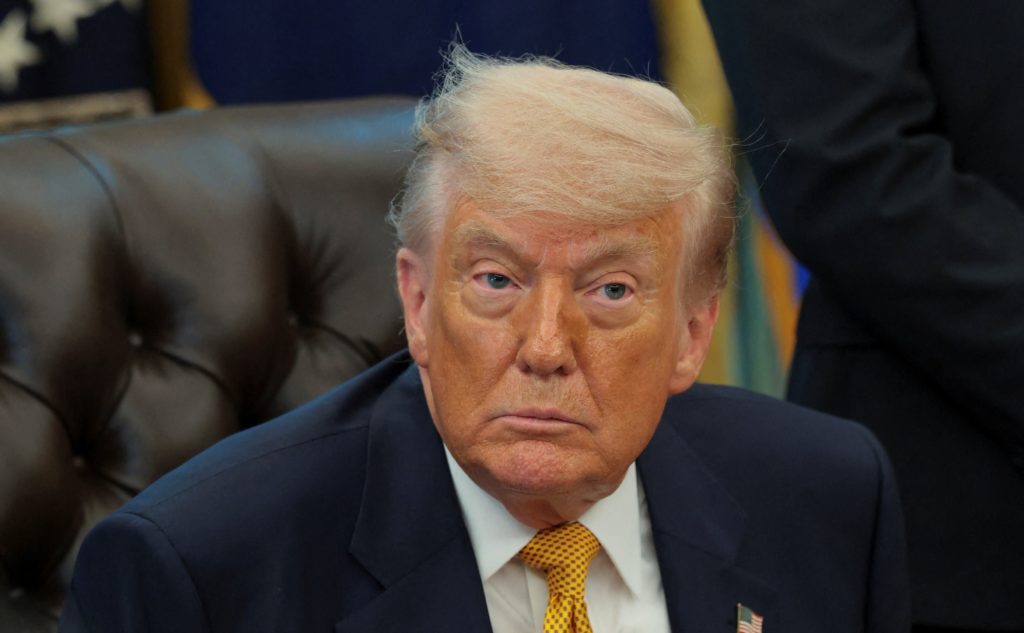 Trump oo si adag uga horyimid jawaabta Iran