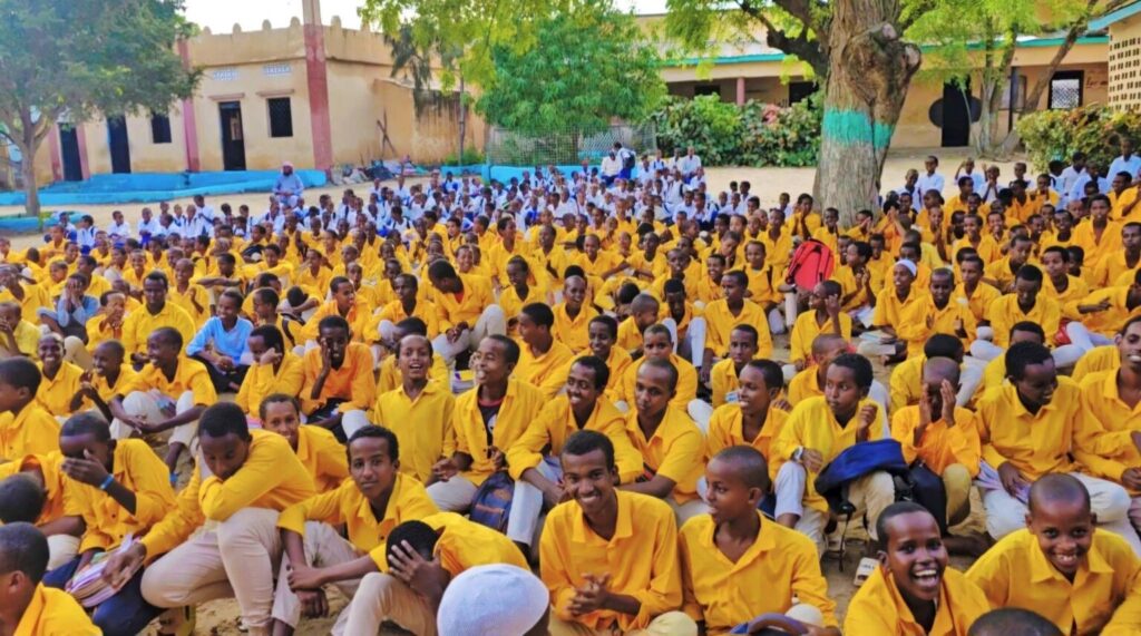 Imtixaanka Shahaadiga ee Dugsiga dhexe oo maanta ka furmay Muqdisho