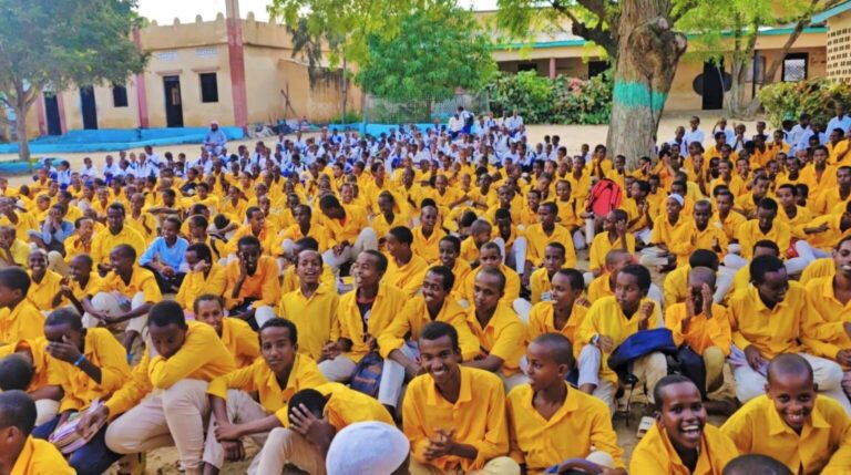 Imtixaanka Shahaadiga ee Dugsiga dhexe oo maanta ka furmay Muqdisho